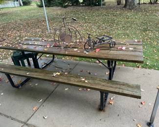 Picnic table
