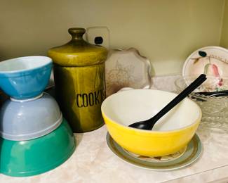 MCM cookie jar , Pyrex dishes