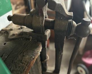 Fabulous antique blacksmith vice