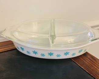 Vintage snowflake Pyrex