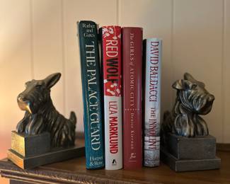 Dog bookends