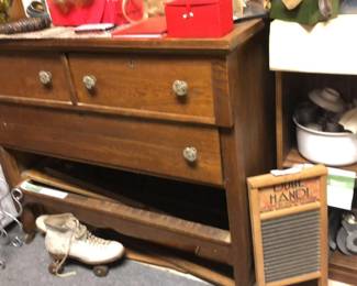 another photo of the dresser.