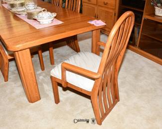075Dining Room