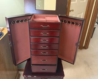 Jewelry chest