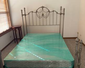 Iron bed 