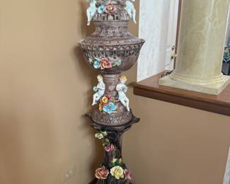 Tall Capodimonte pedestal and vase