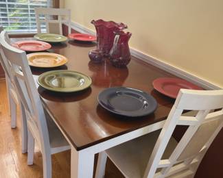 Table w/4 chairs