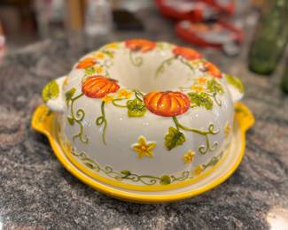 Temptations pumpkin patch Bundt pan 