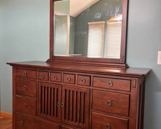 Gorgeous dresser with removable mirror 