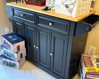 Kitchen island 
