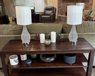 Lovely accent table, lamps, pots