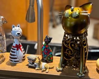 Cat figures 