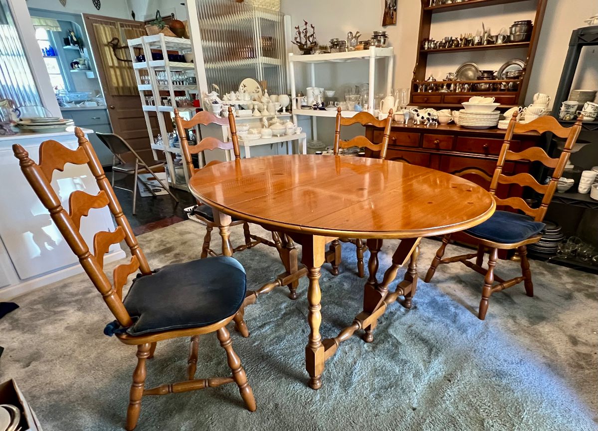 Dining table with 4 ladder back chairs, 2 leaves & pads
