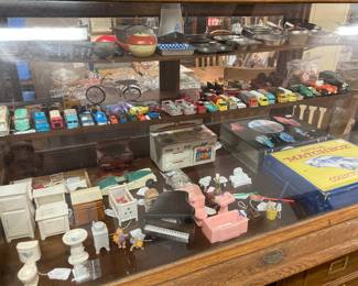 toy cars, dollhouse furnishings, car carrier boxes, etc.