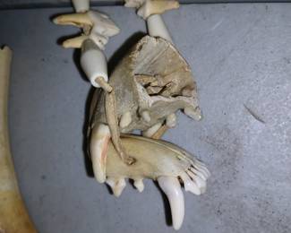 Jaw necklace 