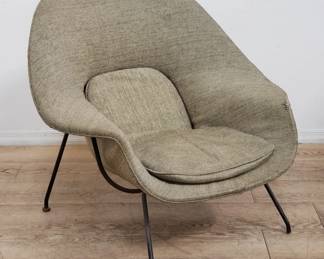 Eero Saarinen for Knoll mid century modern womb chair