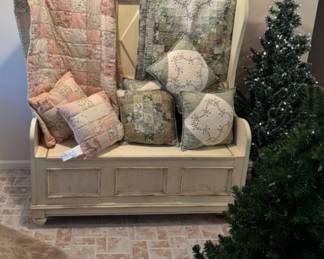 Quilts & Matching Pillow Sets