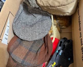 Flat / paperboy hats. 