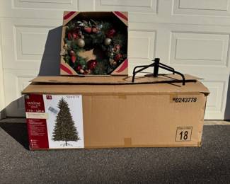 32 HolidayLiving75ftPreLitEnglewoodTree30LEDWreathSet