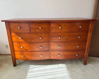 23 TradewinsSolidWood10DrawerDresserCurvedFront
