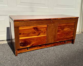 28 VintageCedarHopeChestWSlidingTrayWarmTwoToneFinish