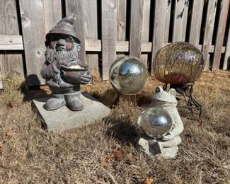 49 GardenDecorLotGnomeFrogGazingBallswMetalStands