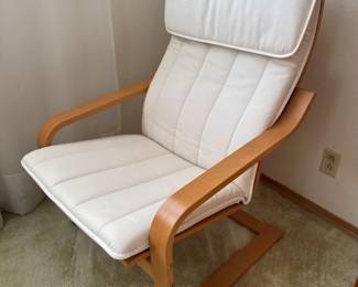 24 ModernBentwoodLoungeChairwWhiteCushionGreatCondition