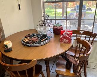 Small kitchen dinette