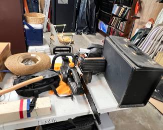 Chain saws
Briefcase 