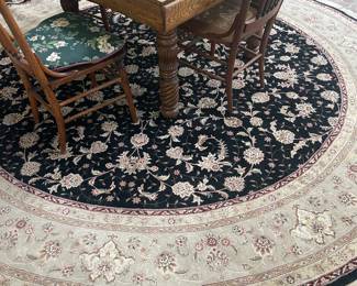 10 ft. round wool rug. great condition $300