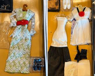 PRESALE Franklin Mint Titanic Rose Doll, Trunk & Dress Collection – Available for Presale  — $1,200 or best offer 
Includes:
Rose Doll
12 Dresses with accessories 
Trunk with accessories 
All items included  are shown in the  presale pictures. 