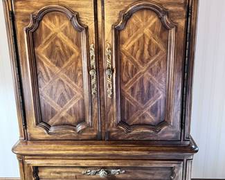 DREXEL WARDROBE DRESSER