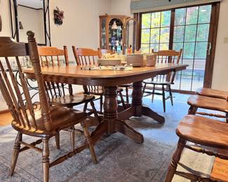 BEAUTIFUL SOLID OAK DOUBLE PEDESTAL BASE DINING ROOM TABLE AND 8 CHAIRS -  HAS 4 LEAFS EACH 12' WIDE. WHEN 4 ARE IN THIS TABLE IS APPROX 113 INCHES!! SO USE IT AS A SMALL OVAL OR EXTEND FOR LARGE GATHERINGS. GREAT SHAPE!