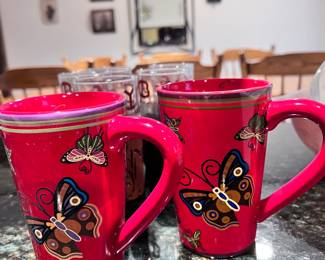 MUGS