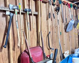 SO MANY ORGANIZED YARD AND GARDEN TOOLS