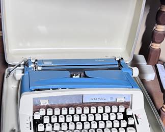 1970'S ROYAL TYPEWRITER