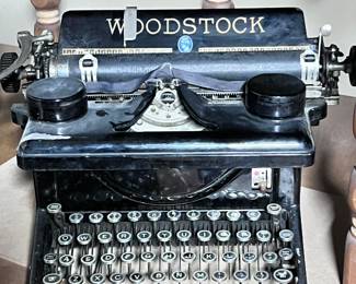 ANTIQUE WOODSTOCK TYPEWRITER