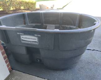 150 gallon Rubbermaid trough