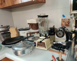 Vintage appliances and kitchen ware