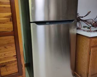 Frigidaire stainless-great condition