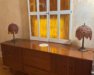 PAIR OF AMBER CABACHON LAMPS AND MID CENTURY SIDEBOARD