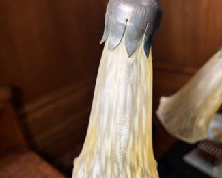 TIFFANY STYLE TULIP LAMP