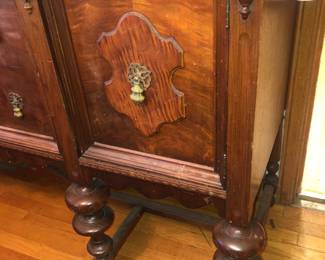 CLOSE UP VIEW OF THE BURLED WALNUT SATIN WOOD MUSEUM QUALITY ROCKFORD FURNITURE BURLED WALNUT BUFFET SERVING SIDEBOARD - EXCELLENT CONDITION WITH ALL ORGINAL METAL HARDWARE PULLS 66"W X 22"D X 40"H