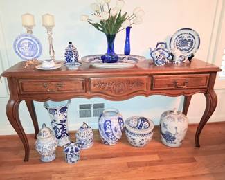 Sofa table and blue willow
