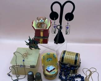 Small Branded Treasures 