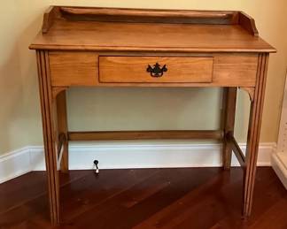 Single Drawer Writing Desk