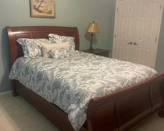 Kathy Ireland Sleigh Bed with 1 Night Stand & Chest with Mirror