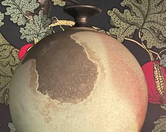 Signed handmade pottery vase from Hammertown. 