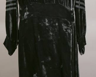 Dramatic 1930s Inky Black Burnout velvet deco era dress