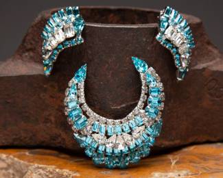 Fabulous 50s era Kramer brooch and matching clip earring set